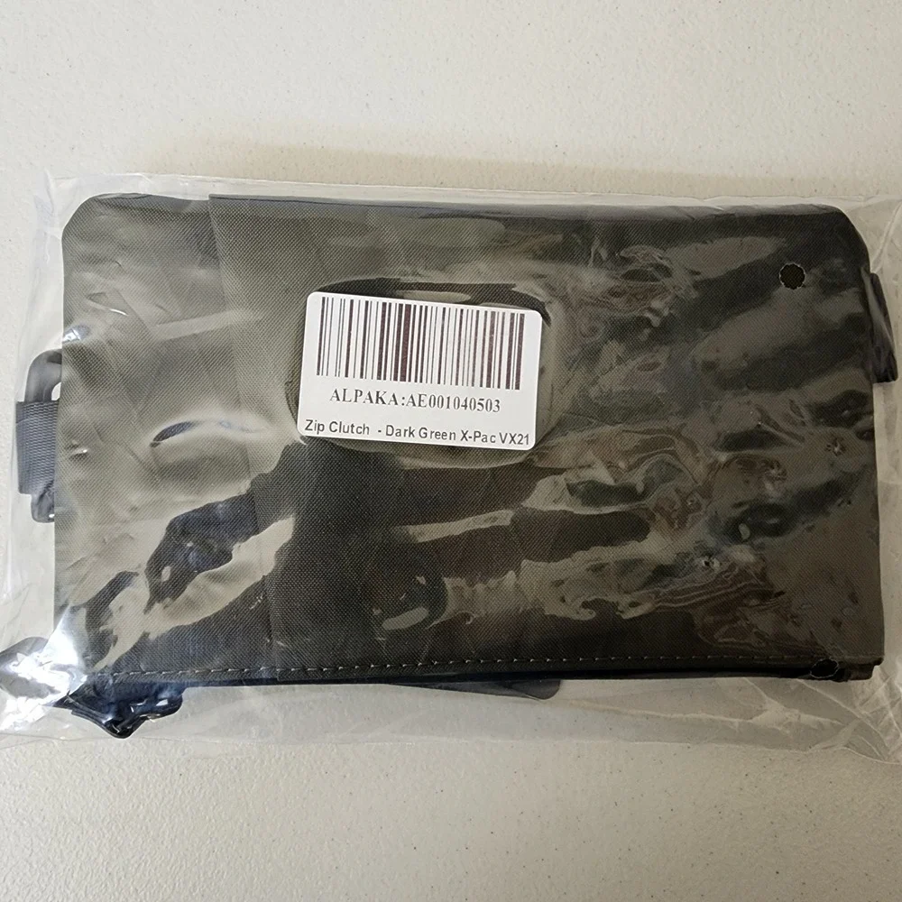 Alpaka zip clutch